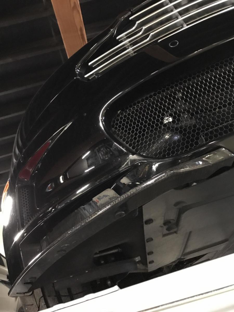 Днище и подвеска Aston Martin DBS 2012 года  (фото 49 из 53)